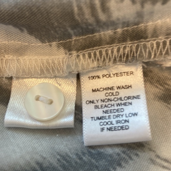 Ann Taylor Loft Animal Print Blouse Gray White Size Medium - Picture 7 of 7